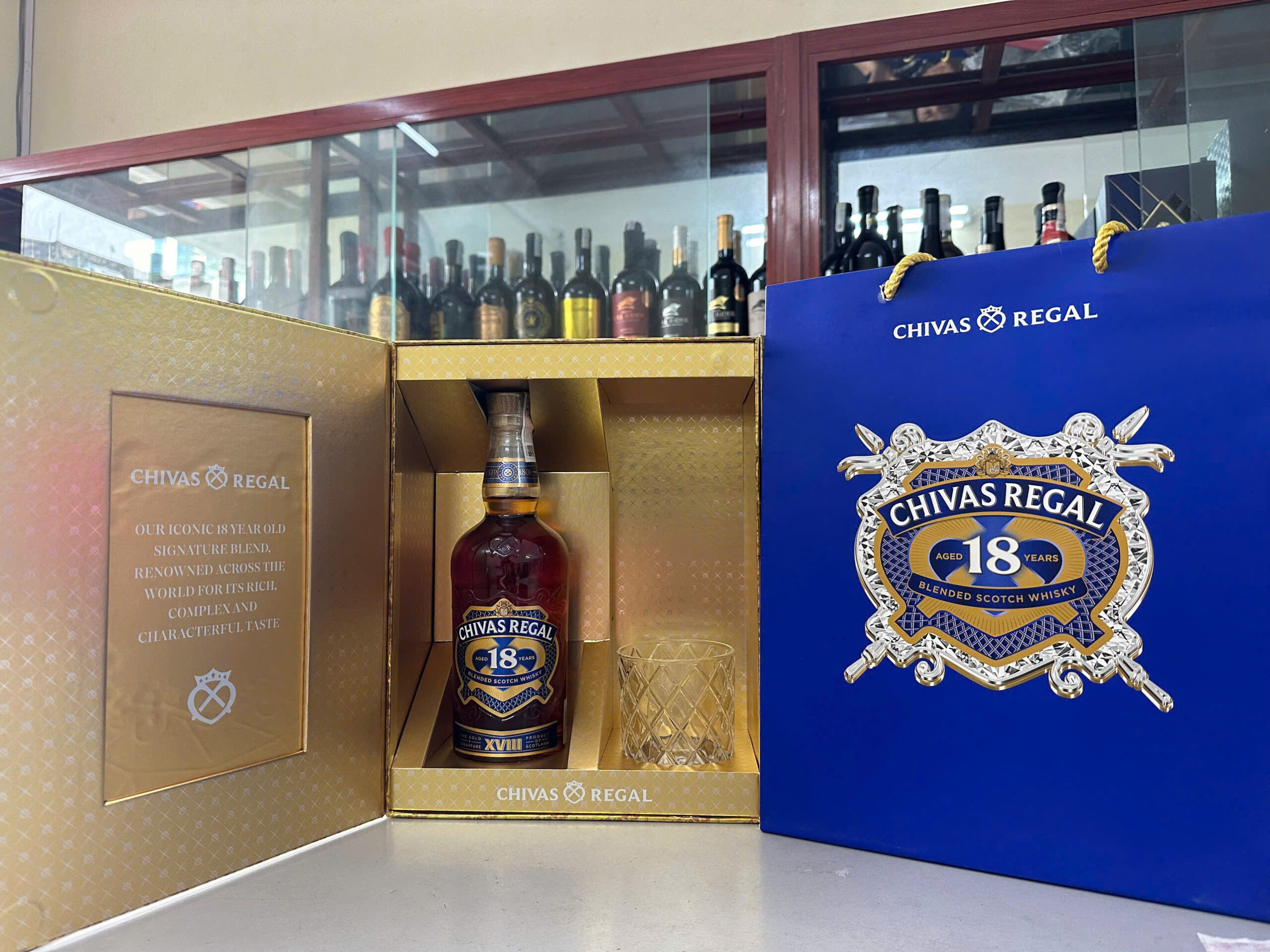 Rượu Chivas 18 năm - Hộp quà Tết