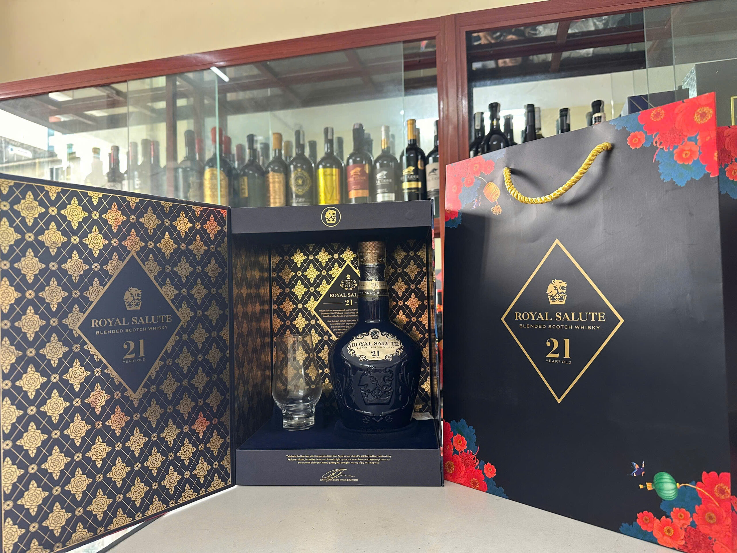 Rượu Chivas 21 năm - Hộp quà Tết