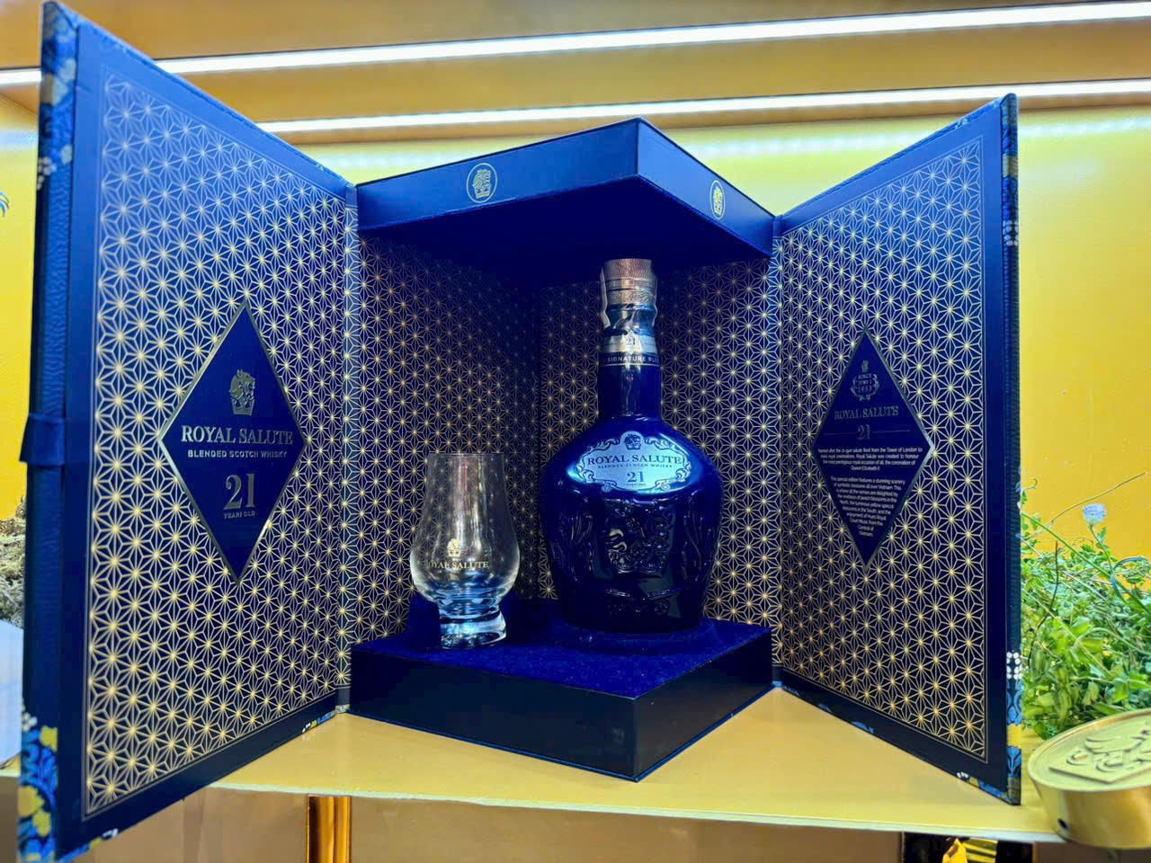 Rượu Chivas 21 năm - Hộp quà Tết